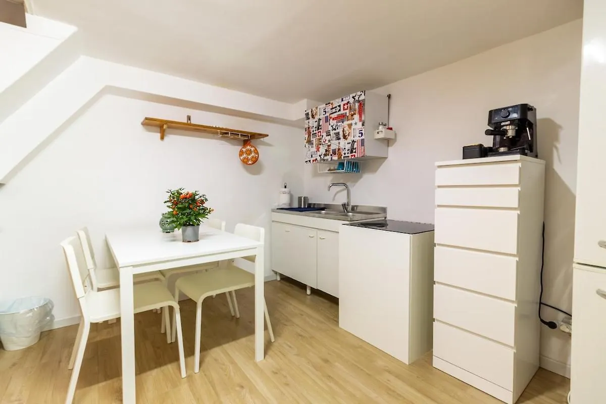 A' Casarell' E Lell' Apartment Naples